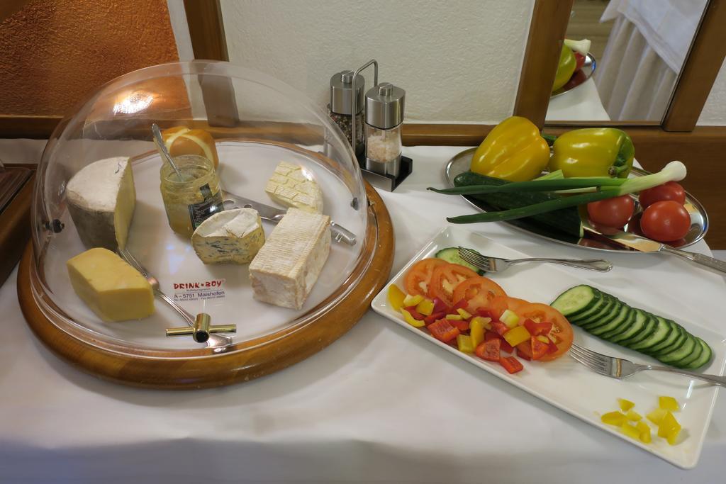 Hotel Restaurant Boeck "Roter Hahn" Sankt Poelten Buitenkant foto